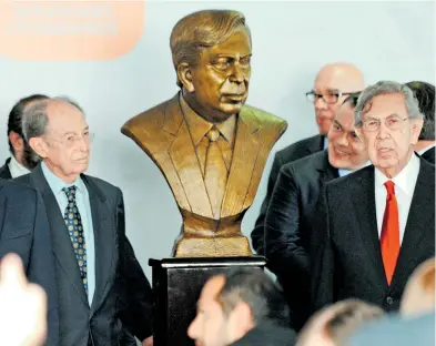  ?? /MAURICIO HUIZAR ?? Busto de Cuauhtémoc Cárdenas en el Senado