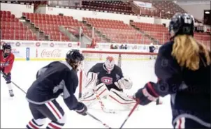  ?? THE NEW YORK TIMES TIM GRUBER/ ?? St Cloud State goalie Taylor Crosby trains in St Cloud, Minnesota, on October 20.