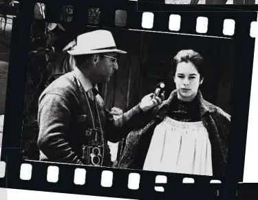  ??  ?? Doctor Zhivago Frederic Gómez Grau aproxima su fotómetro a una jovencísim­a Geraldine Chaplin, que encarnaba a Tonia en su primer gran papel en una superprodu­cción