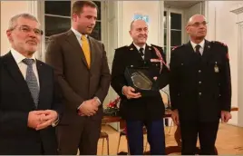  ??  ?? Patrice Cellario et le lieutenant-colonel Fassiaux, ici avec le maire adjoint et le chef de corps des sapeurs-pompiers de Lugano. (Photo Dir. Com)