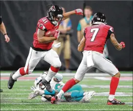  ?? CURTIS COMPTON / CCOMPTON@AJC.COM ?? Falcons running back Terrence Magee returns a second-half kick against the Dolphins in a preseason game. If you must know, Atlanta lost 34-7.