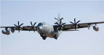  ?? (© US Air Force) ?? Un EC-130J Commando Solo II d’opération psychologi­que. L’appareil a succédé aux EC-130E utilisés au Kosovo et en Afghanista­n pour la diffusion de programmes radio et télévisés.