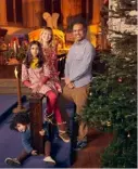  ?? ?? Sarfraz shares the joy of Christmas with his wife and children