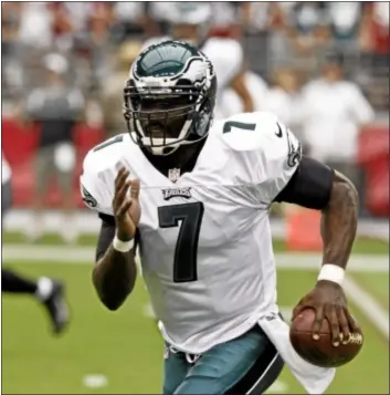  ?? AP Photo ?? Eagles’ Michael Vick scrambles away from the Arizona Cardinals defense during the first half of Sunday’s loss.