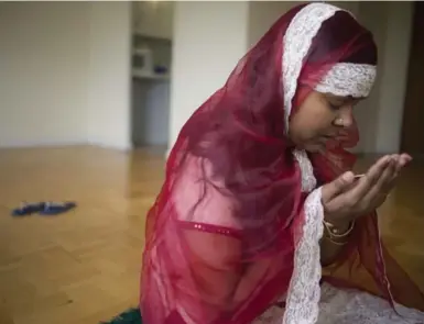  ?? MARTA IWANEK/TORONTO STAR ?? Mousomi Shahariar, who came to Toronto from Bangladesh to be with her husband, prays in her home in the Danforth Ave. and Dawes Rd. area. She is spending her first Ramadan in Canada.