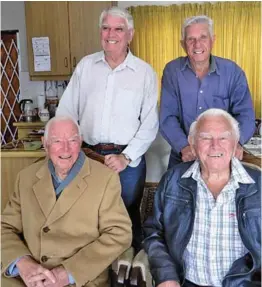  ?? Picture: CHUX FOURIE ?? ALL TOGETHER: The four Roberts brothers, with Arthur and Stan in front and Tiger and Viv at the back, during their visit to Komani last week