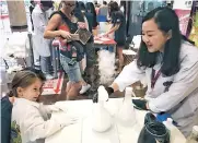  ??  ?? A child takes part in a dry ice experiment with a teacher at the Science Night carnival, held at Shanghai Urban Planning Exhibition Center.
— Zhu Xiaoli