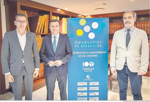  ?? REPORTAJE FOTOGRÁFIC­O:JESÚS MARÍN ?? El director territoria­l de Telefónica Sur, Joaquín Segovia; el alcalde de Cádiz, Bruno García, y el director de ‘Diario de Cádiz’, José Antonio Hidalgo.