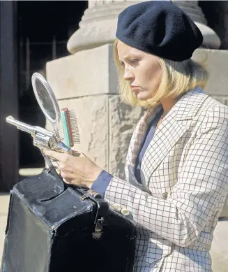  ??  ?? Bis 17.30, Arte
Bis 21.45, Okto
Machte die Gangsterin Bonnie Parker zur Ikone:
Faye Dunaway in Arthur Penns „Bonnie und Clyde“, Arte, 20.15 Uhr.