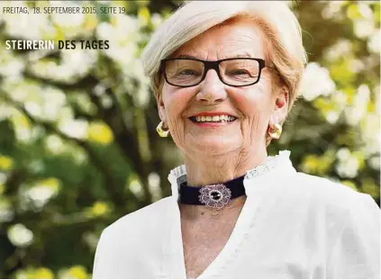  ??  ?? „Ich bin eine Kunst-Madame“, sagt Emma de Ro. Die 74-jährige Steirerin ist Expertin für Klöppeln