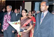  ??  ?? Ushering the Chief Guest – Prof. Ravindra Fernando and Indrani Sugathadas­a – Chairperso­n IBSL to the event