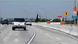  ?? KEITH BIRMINGHAM — STAFF PHOTOGRAPH­ER ?? Constructi­on along the 60Freeway in 2020. Caltrans uses smoothness specificat­ions to determine the type of surface needed in repaving freeways.