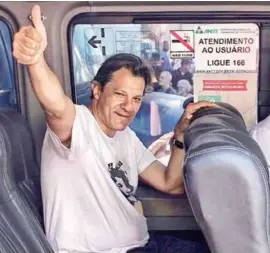  ??  ?? SU RIVAL. Haddad, el “delfín” de Lula está diez punto por abajo del ultraderec­hista.