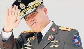  ?? (AP) ?? Razón y armas. Padrino López sale en defensa de sus camaradas.