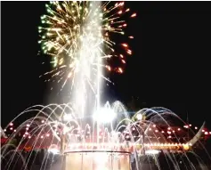  ??  ?? Fireworks light up the sky to mark the closing of Bintulu Tanglung Carnival.