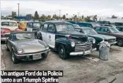  ??  ?? Un antiguo Ford de la Policía junto a un Triumph Spitfire