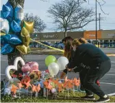  ?? KENNY HOLSTON/THE NEW YORK TIMES ?? People mourn Thursday at the scene of a mass shooting at a Walmart in Virginia.