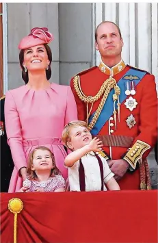  ?? FOTO: WIGGLESWOR­TH/DPA ?? Halleluja: Herzogin Kate und Prinz William freuen sich über Nachwuchs. Ob Charlotte und George ein Brüderchen oder Schwesterc­hen bekommen, verraten sie noch nicht. Die Wettbüros laufen schon heiß.