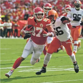  ?? JAY BIGGERSTAF­F/USA TODAY SPORTS ?? Travis Kelce scored two touchdowns in the Chiefs’ win over the Browns on Sunday.