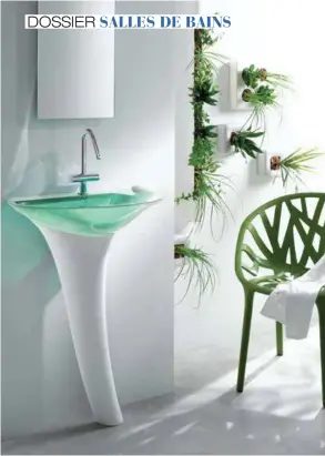 ??  ?? Ylang, à la ligne élancée et végétale, arbore une vasque transparen­te qui confère à ce meuble, la délicatess­e d’une fleur avec sa « tige » et sa vasque « pétale ». Decotec