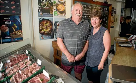  ?? DOMINICO ZAPATA / STUFF ?? John Clotworthy and wife Helen have managed to reverse the fortunes of the Pokeno Bacon.