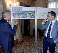  ??  ?? Soddisfatt­i Il sindaco Achille Variati (a sinistra) e l’assessore alla progettazi­one urbana Antonio Dalla Pozza con il progetto