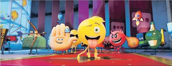  ?? . ?? Gene, en el centro, el emoticón con más de una expresión, es el protagonis­ta de ‘Emoji, la pelicula’, dirigida por Tony Leondis