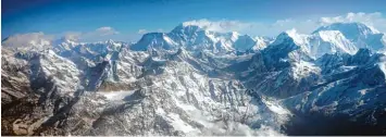  ?? Foto: Sabina Bhattrai, dpa ?? Einige Gipfel im Himalaya Gebirge sind noch nie von Menschen bestiegen worden.