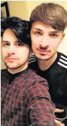  ??  ?? ●●Singer Rob King (left) with friend and Arena bomb victim Martyn Hett