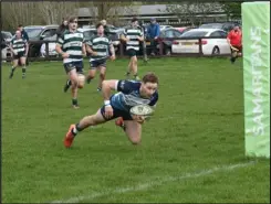  ?? Pictures: Peter Branch ?? Euan Lindsay scores the bonus-point try