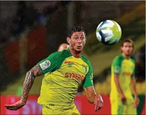  ??  ?? Emiliano Sala, les yeux fixés sur le ballon, a marqué le second but nantais.