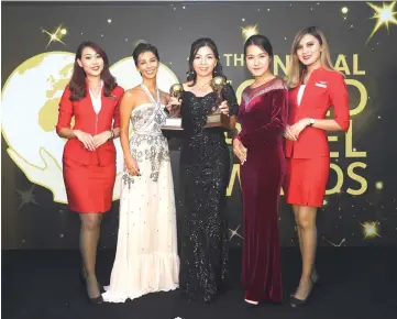  ??  ?? Lao (middle) with the trophies for Asia’s Leading Low-Cost Airline and Asia’s Leading Low-Cost Airline Cabin Crew at the 2018 World Travel Awards Asia and Australia.