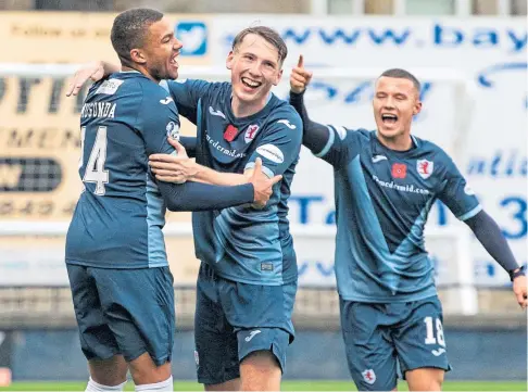  ??  ?? BIG GAME: Raith defender Frankie Musonda, left, is hoping to celebrate victory in the derby with Dunfermlin­e tonight.