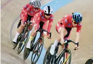  ?? Photo: Handout ?? Lee Sze-wing (middle) and local team members train yesterday for the Internatio­nal Track Cup at Tseung Kwan O Velodrome.