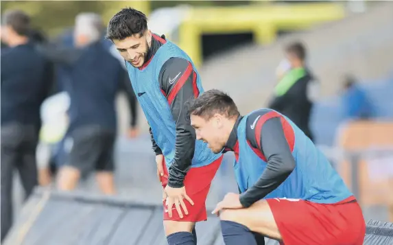  ??  ?? Sunderland forward Lynden Gooch gets ready to come on against Oxford.