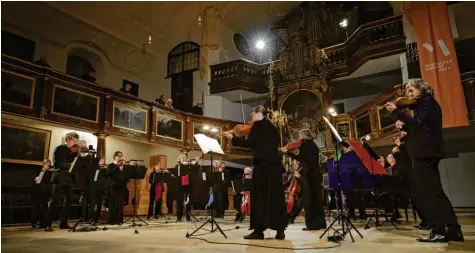  ?? Foto: Michael Hochgemuth ?? Die Akademie für Alte Musik in Berlin eröffnete in evangelisc­h St. Ulrich das Deutsche Mozartfest.