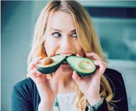  ??  ?? Avocados have a type of healthy fatty acids for our brain.