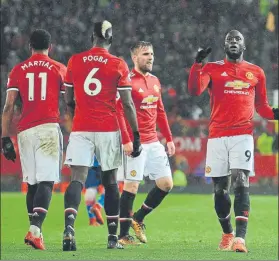  ?? FOTO: AP ?? Lukaku cerró la goleada del United con un gol en el que demostró su potencia física