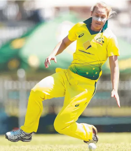  ?? Picture: GETTY/MARK METCALFE ?? Gold Coast Dolphins all-rounder Delissa Kimmince wants to spend some time in the middle tomorrow.