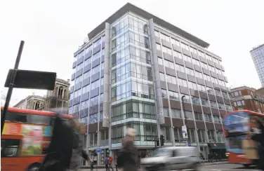  ?? Alastair Grant / Associated Press ?? Cambridge Analytica, which had its offices in this building in central London, is filing for bankruptcy.