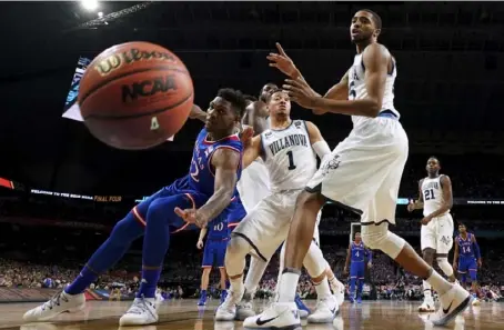  ?? Associated Press ?? Kansas forward Silvio de Sousa, left, helped the Jayhawks to the Final Four in 2018 against Villanova.