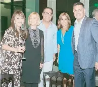  ??  ?? Ivonne Mattei, Lourdes Folch, Quico Santos, Glorimar Viera y Peter Santiago.