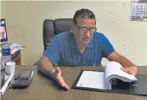  ??  ?? Deuda. Saravia afirmó estar preocupado porque no puede ejecutar proyectos por pagar cada mes $5,000 por préstamo.