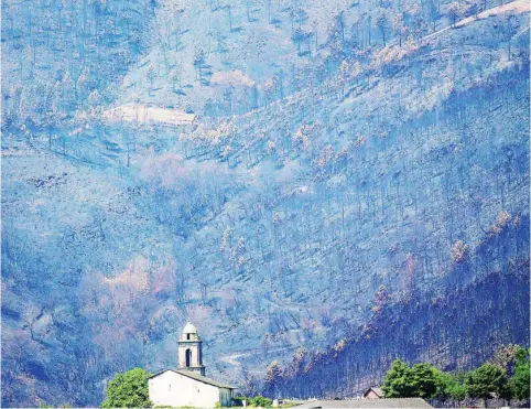  ?? EUROPA PRESS ?? Parajes devastados de la Sierra de Caurel (Lugo) tras el incendio. Las hectáreas quemadas aquí se mantienen en 10.000