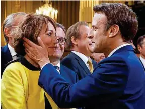  ?? G. Fuentes / AFP ?? Marisol Touraine et Emmanuel Macron, lors de la cérémonie d’investitur­e, samedi.