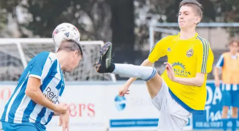  ?? Picture: MARK WILSON ?? SCORES LEVEL: Barwon’s Michael Doolan and Golden Plains’ Aden Kosic in action last night.