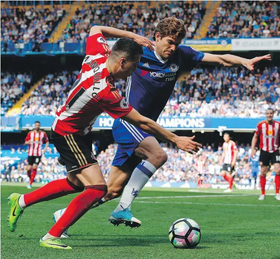  ?? — GETTY IMAGES FILES ?? Sunderland’s Javier Manquillo, left, battles Chelsea’s Marcos Alonso in a match in London on Sunday. Sunderland manager David Moyes resigned after his team was relegated to the Premier League’s second tier after winning just six games in 38 starts.