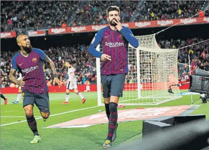  ?? FOTO: EFE ?? Gerard Piqué, celebrando el tanto al Rayo Vallecano El central abrió el marcador con un buen testarazo