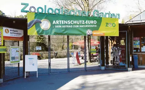  ?? Foto: Silvio Wyszengrad ?? Die Tore des Augsburger Zoos sind derzeit geschlosse­n.