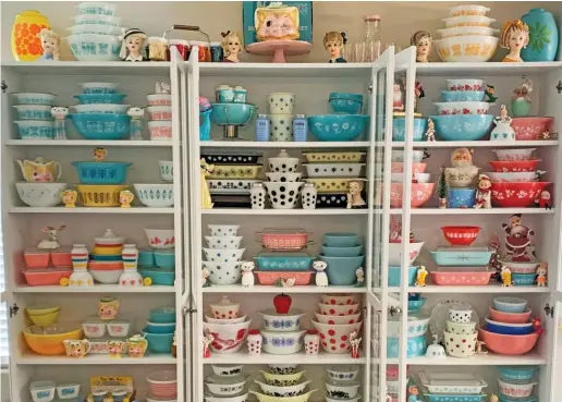  ?? MEGAN TELFER VIA AP ?? Megan Telfer displays more than 300 pieces of vintage Pyrex on three large bookcases at her Texas home.